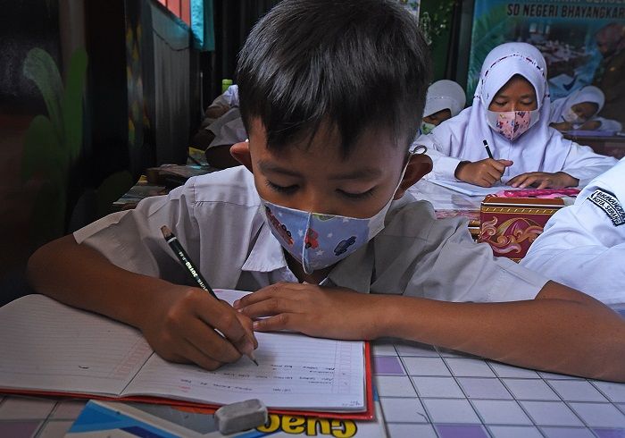 Detail Gambar Anak Sd Sedang Kumpul Di Lapangan Sekolah Nomer 9