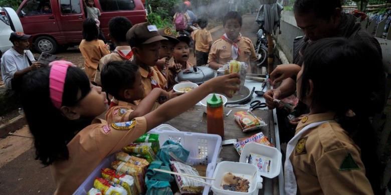 Detail Gambar Anak Sedang Sarapan Mau Sekola Nomer 24