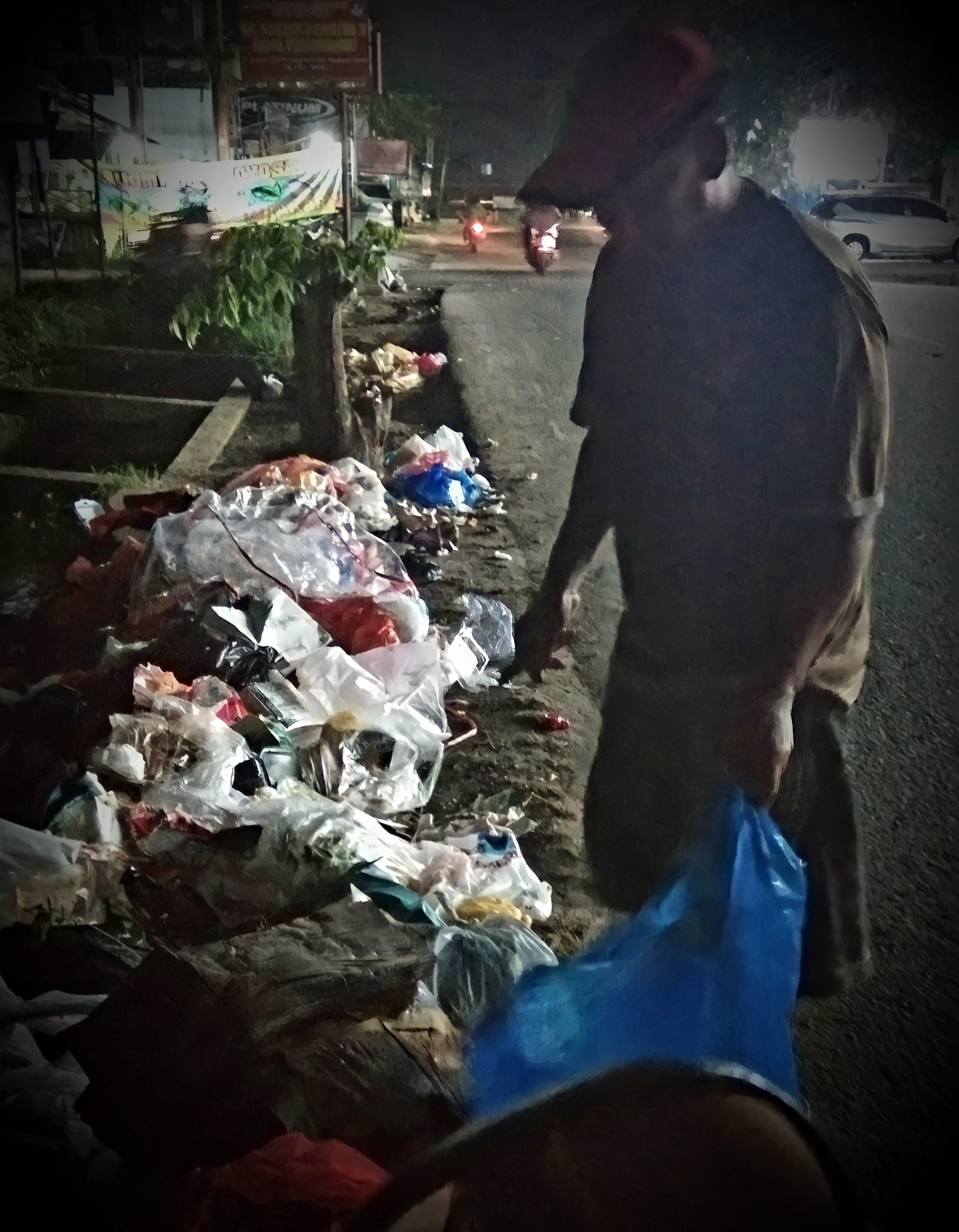 Detail Gambar Animasi Orang Berjalan Membawa Sampah Nomer 35