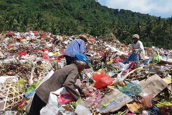 Detail Gambar Animasi Orang Berjalan Memebuang Sampah Nomer 24