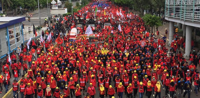 Detail Gambar Aparat Blokade Jalan Memnuju Istana Massa Buruh Nomer 21