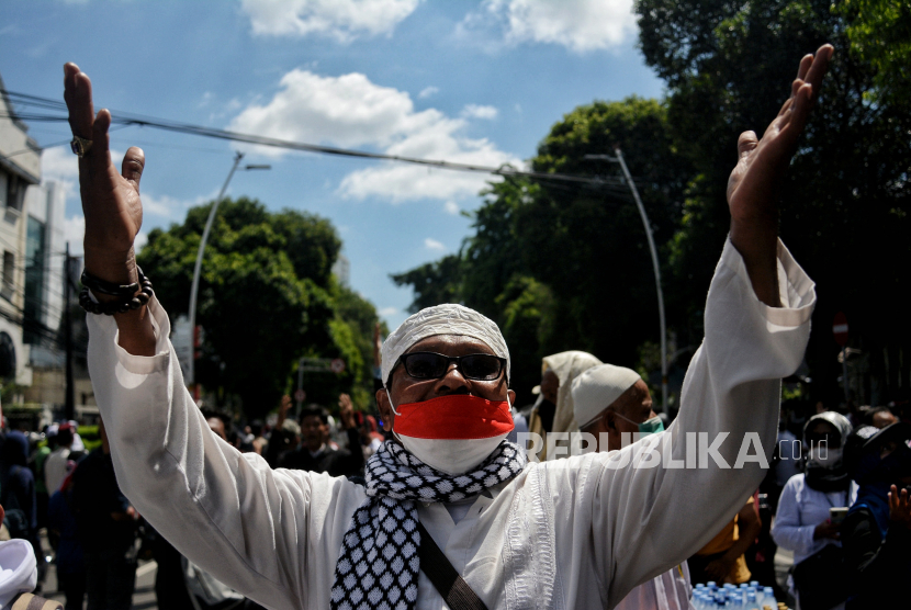 Detail Gambar Aparat Blokade Jalan Memnuju Istana Massa Buruh Nomer 24