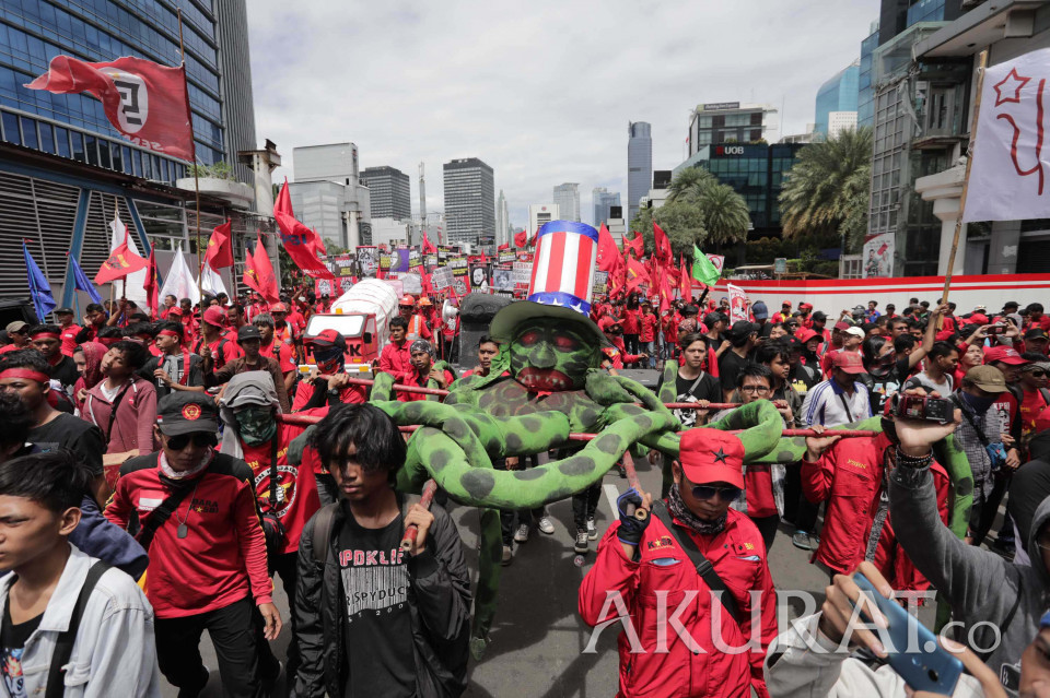 Detail Gambar Aparat Blokade Jalan Memnuju Istana Massa Buruh Nomer 48