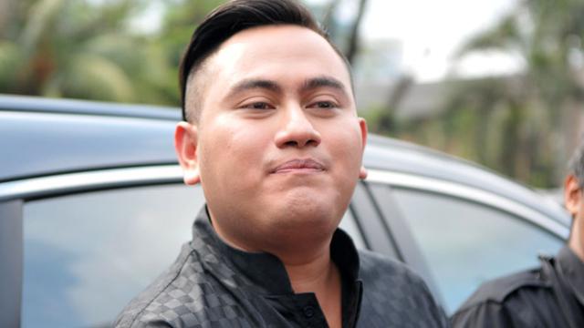 Detail Gambar Artis Laki Laki Nomer 20