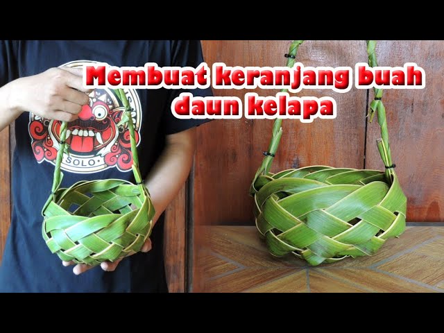 Detail Gambar Ayaman Daun Kelapa Nomer 28