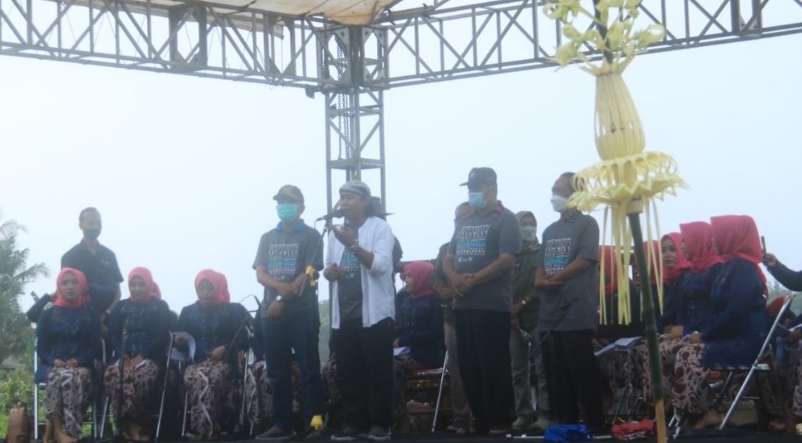 Detail Gambar Bapak Petani Di Kulon Progo Nomer 28