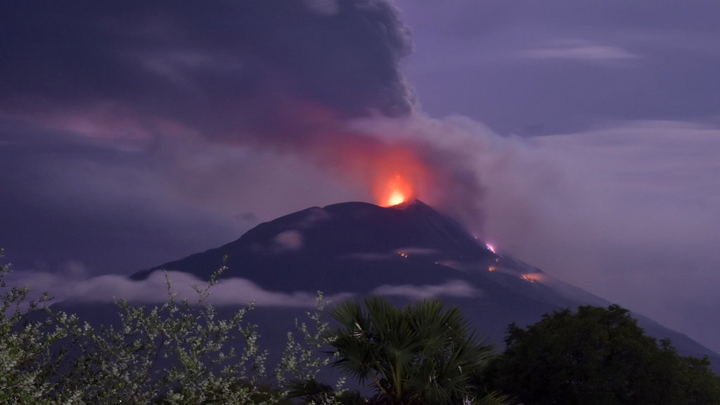 Detail Gambar Batuan Endapan Gunung Merapi Muda Nomer 19