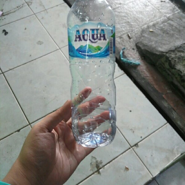 Detail Gambar Botol Aqua Nomer 38