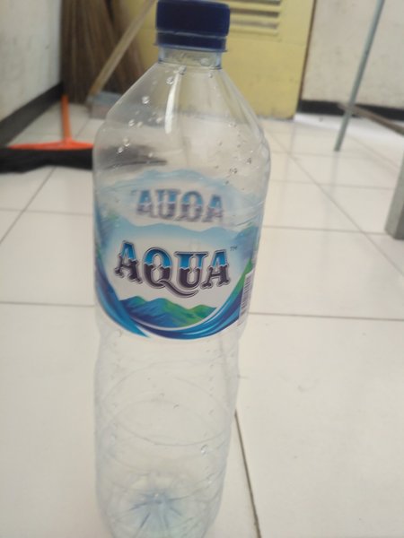 Detail Gambar Botol Bekas Aqua Nomer 26