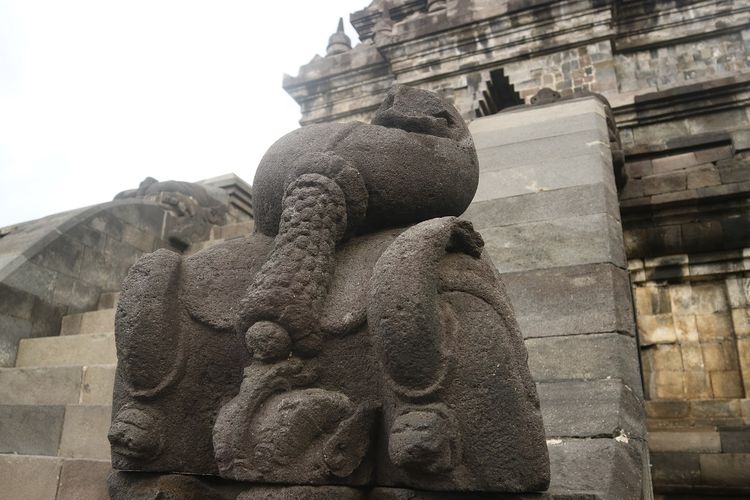 Detail Gambar Candi Mendut Beserta Asal Usul Dalam Bahasa Inggris Nomer 7