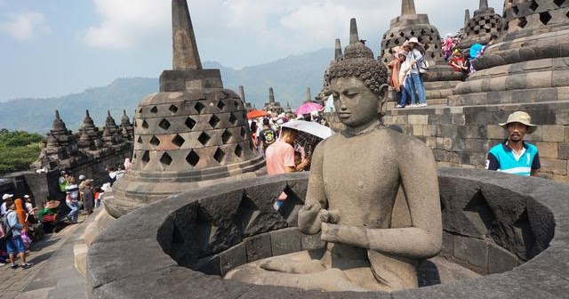 Detail Gambar Candi Mendut Beserta Asal Usul Dalam Bahasa Inggris Nomer 11