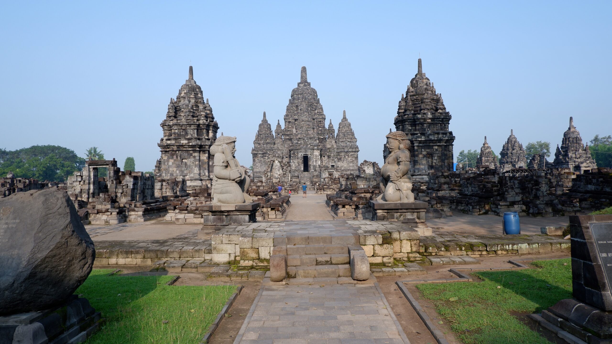 Detail Gambar Candi Mendut Beserta Asal Usul Dalam Bahasa Inggris Nomer 25