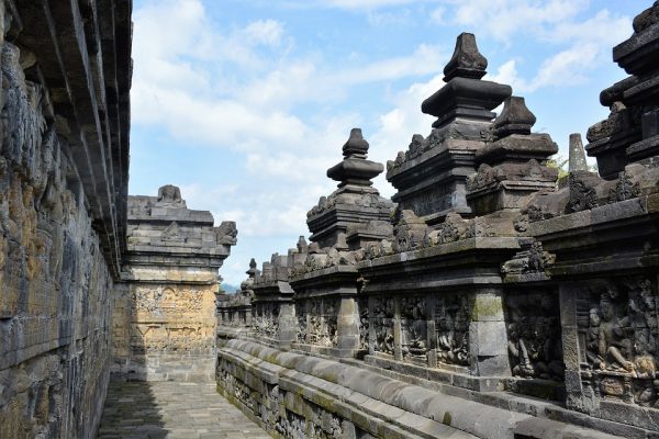 Detail Gambar Candi Mendut Beserta Asal Usul Dalam Bahasa Inggris Nomer 26