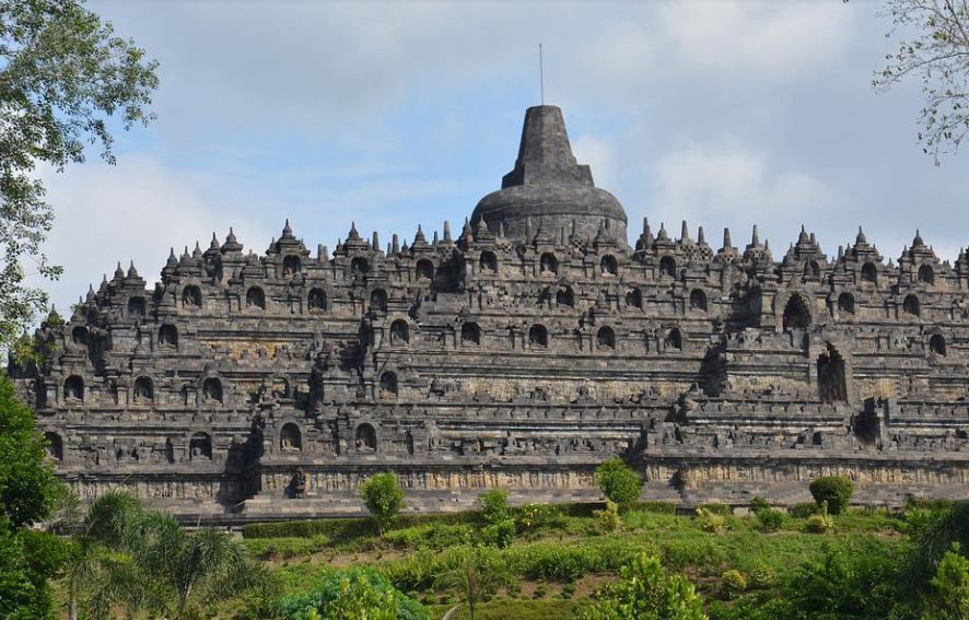 Detail Gambar Candi Mendut Beserta Asal Usul Dalam Bahasa Inggris Nomer 3