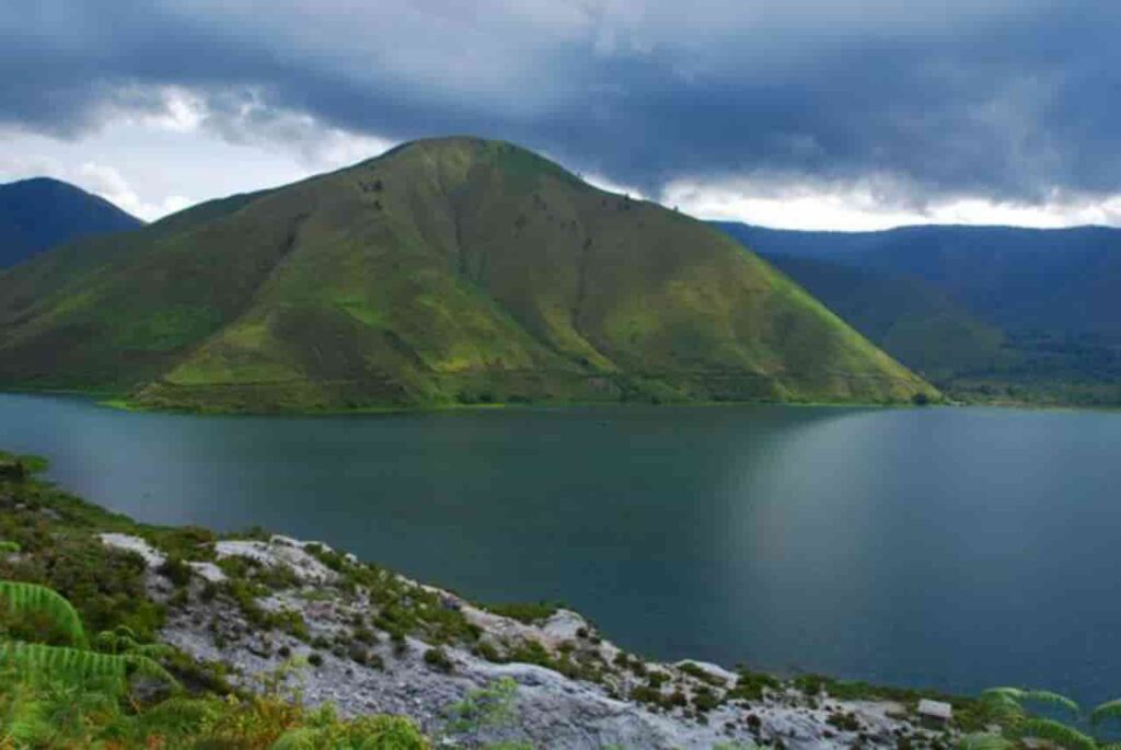 Detail Gambar Danau Toba Dan Pulau Samosir Nomer 38