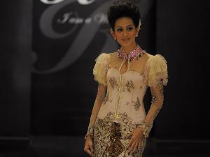 Detail Gambar Desain Baju Kebaya Nomer 16