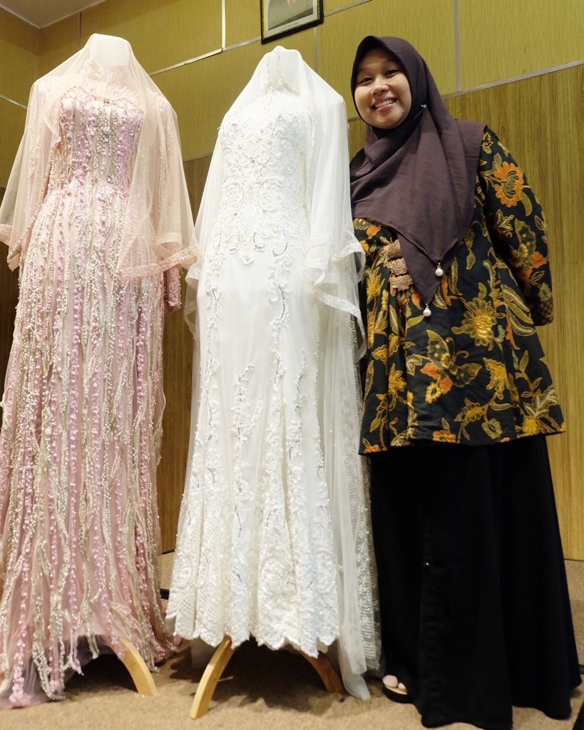 Detail Gambar Desain Baju Pengantin Muslimah Nomer 35