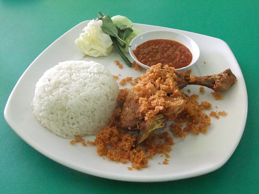 Detail Gambar Fried Chicken Di Piring Nomer 15