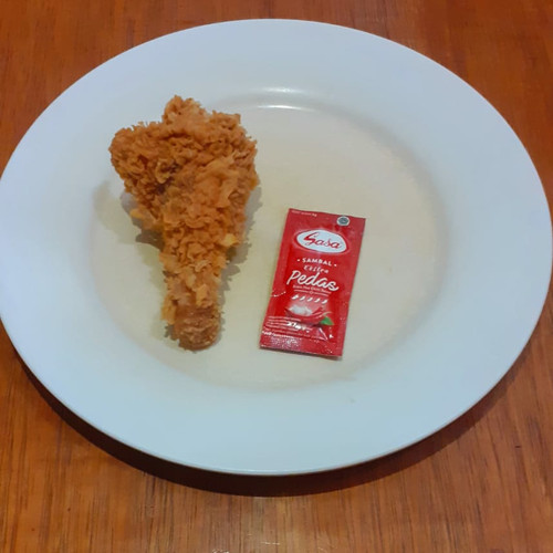 Detail Gambar Fried Chicken Di Piring Nomer 28