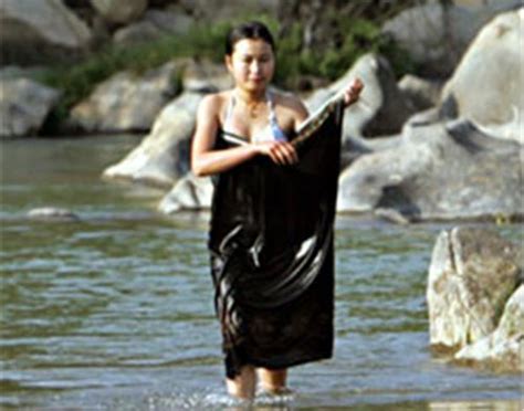 Detail Gambar Gadis Seksi Mandi Di Sungai Nomer 30