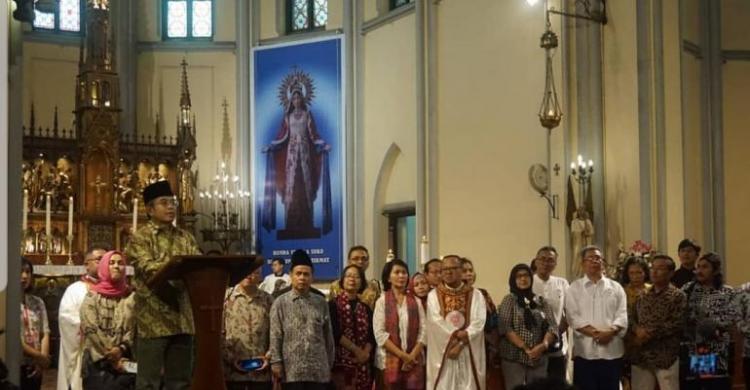 Detail Gambar Gereja Beserta Umatnya Nomer 42