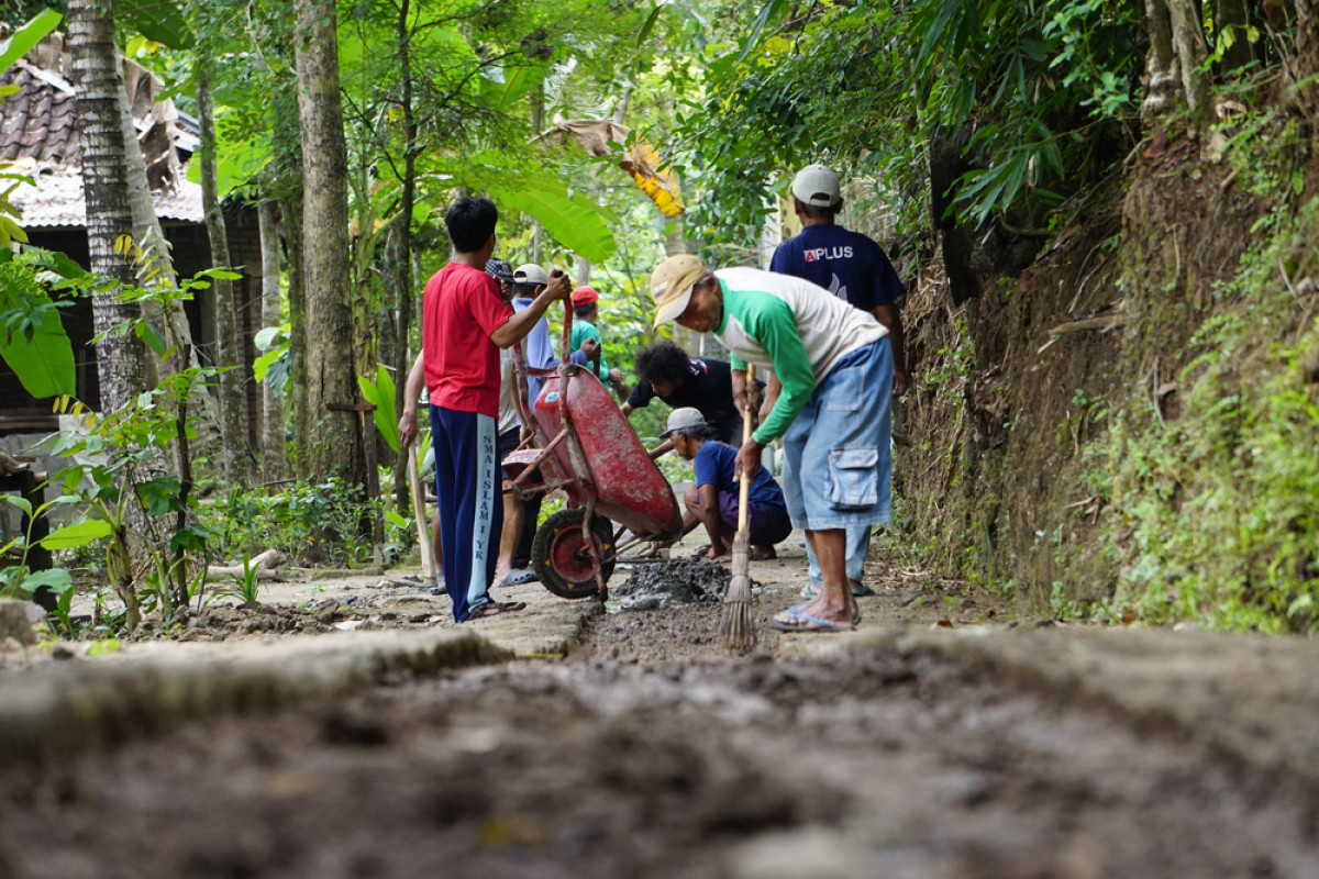 Detail Gambar Gotong Royong Di Masyarakat Beserta Penjelasannya Dari Gambar Tersebut Nomer 16