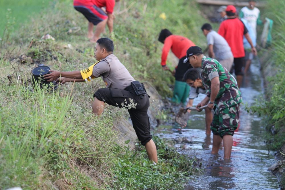 Detail Gambar Gotong Royong Di Masyarakat Beserta Penjelasannya Dari Gambar Tersebut Nomer 40