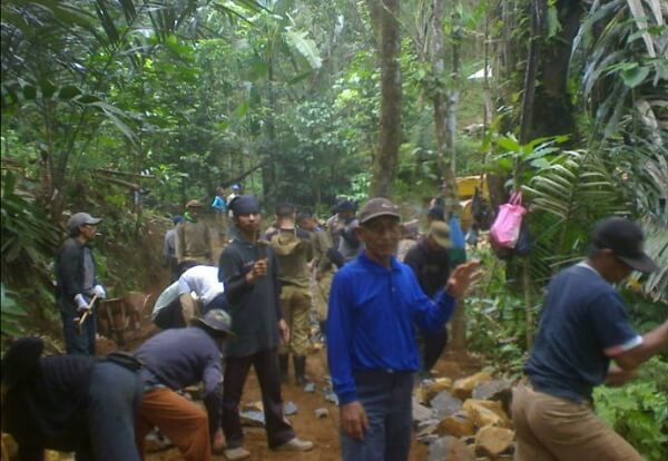 Detail Gambar Gotong Royong Di Masyarakat Beserta Penjelasannya Dari Gambar Tersebut Nomer 41