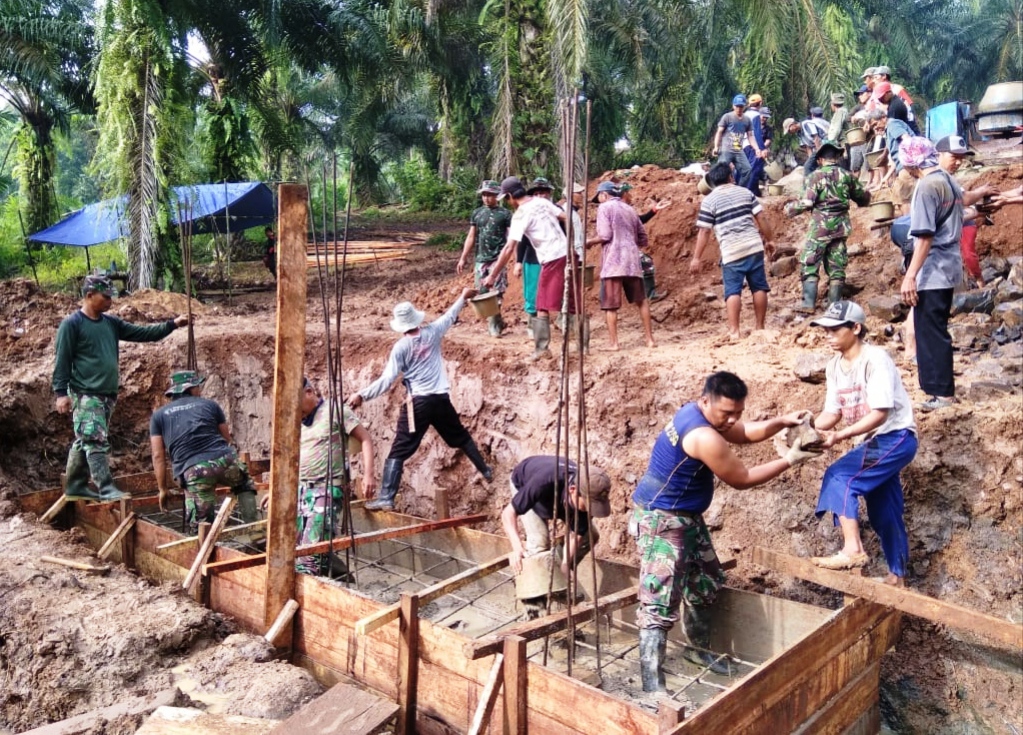 Detail Gambar Gotong Royong Di Masyarakat Beserta Penjelasannya Dari Gambar Tersebut Nomer 7