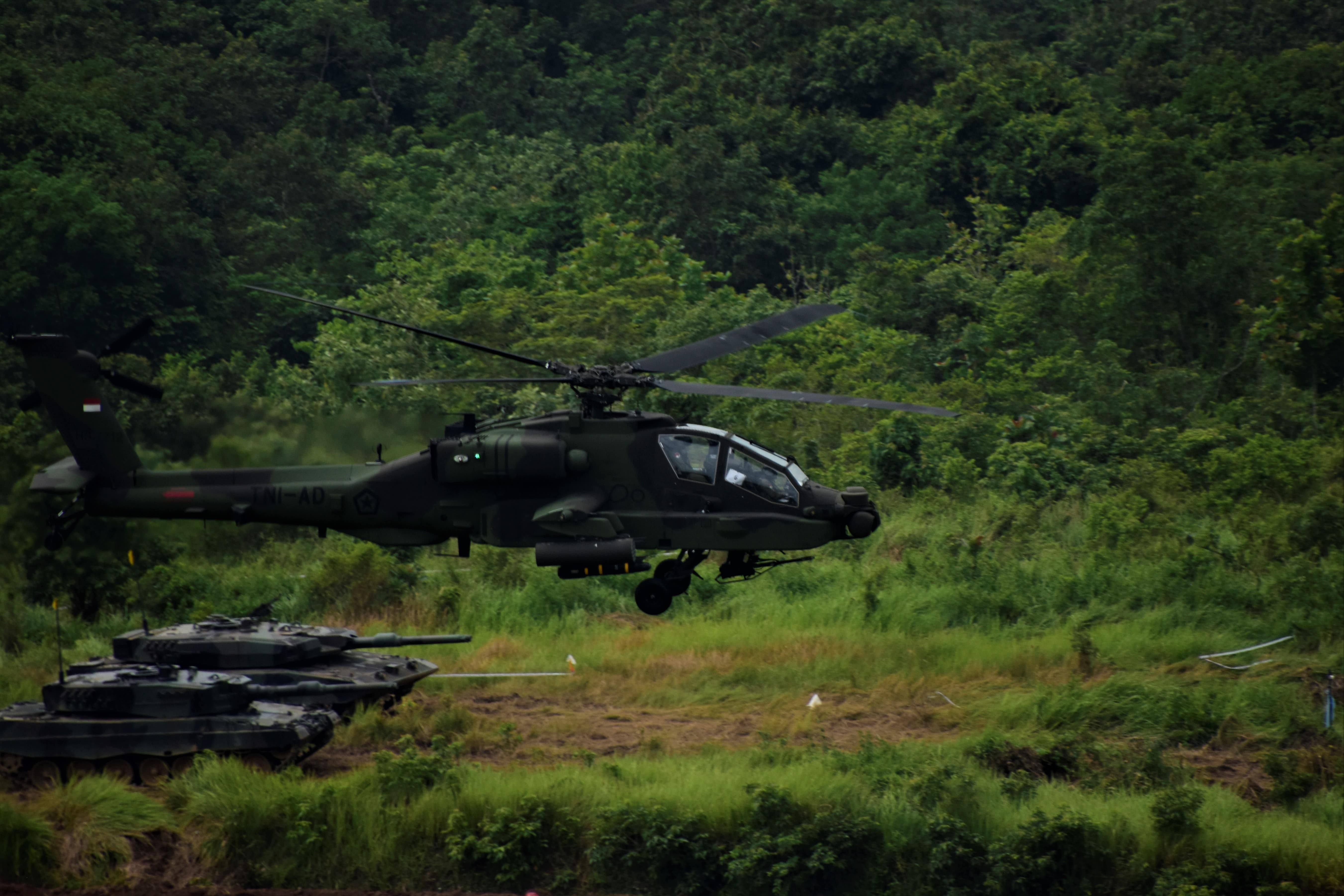 Detail Gambar Helikopter Apache Indonesia Leopard Tank Nomer 41