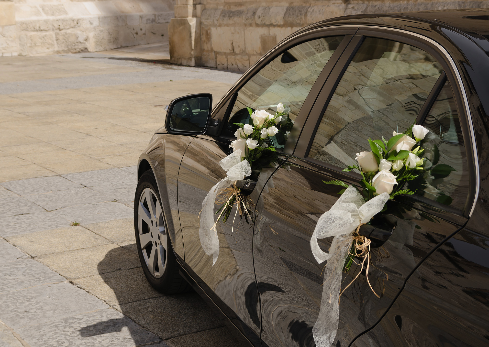 Detail Gambar Hiasan Bunga Di Mobil Pengantin Nomer 10