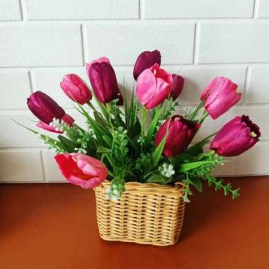 Detail Gambar Hiasan Bunga Tulip Nomer 23