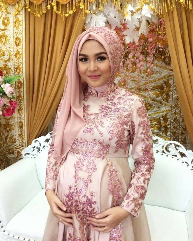 Detail Gambar Kebaya Ibu Ibu Gambar Kebaya Untuk Ibu Ibu Nomer 33