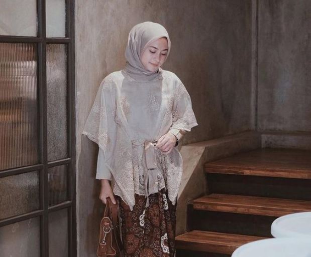 Detail Gambar Kebaya Untuk Perpisahan Anak Sma Nomer 9