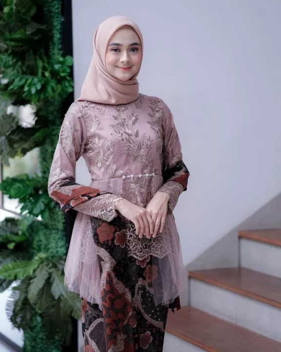 Detail Gambar Kebaya Untuk Wisuda Nomer 30