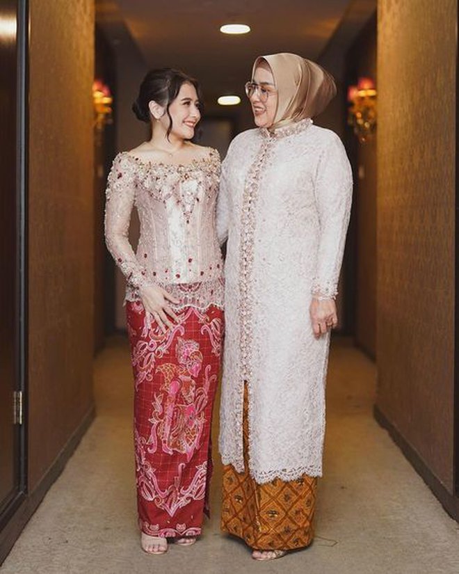 Detail Gambar Kebaya Untuk Wisuda Nomer 31