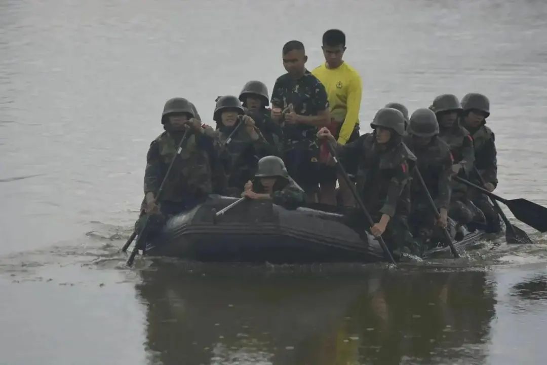 Detail Gambar Kegiatann Orang Sedang Melakkan Kegiatan Administrasi Nomer 24