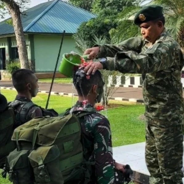 Detail Gambar Kegiatann Orang Sedang Melakkan Kegiatan Administrasi Nomer 34