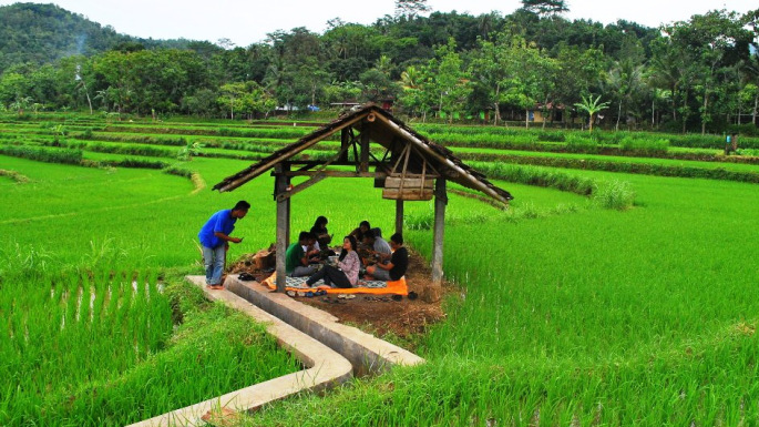 Detail Gambar Kehidupan Di Desa Nomer 14