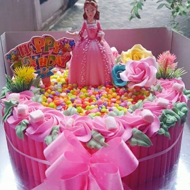 Detail Gambar Kue Ultah Barbie Buttercream Nomer 14