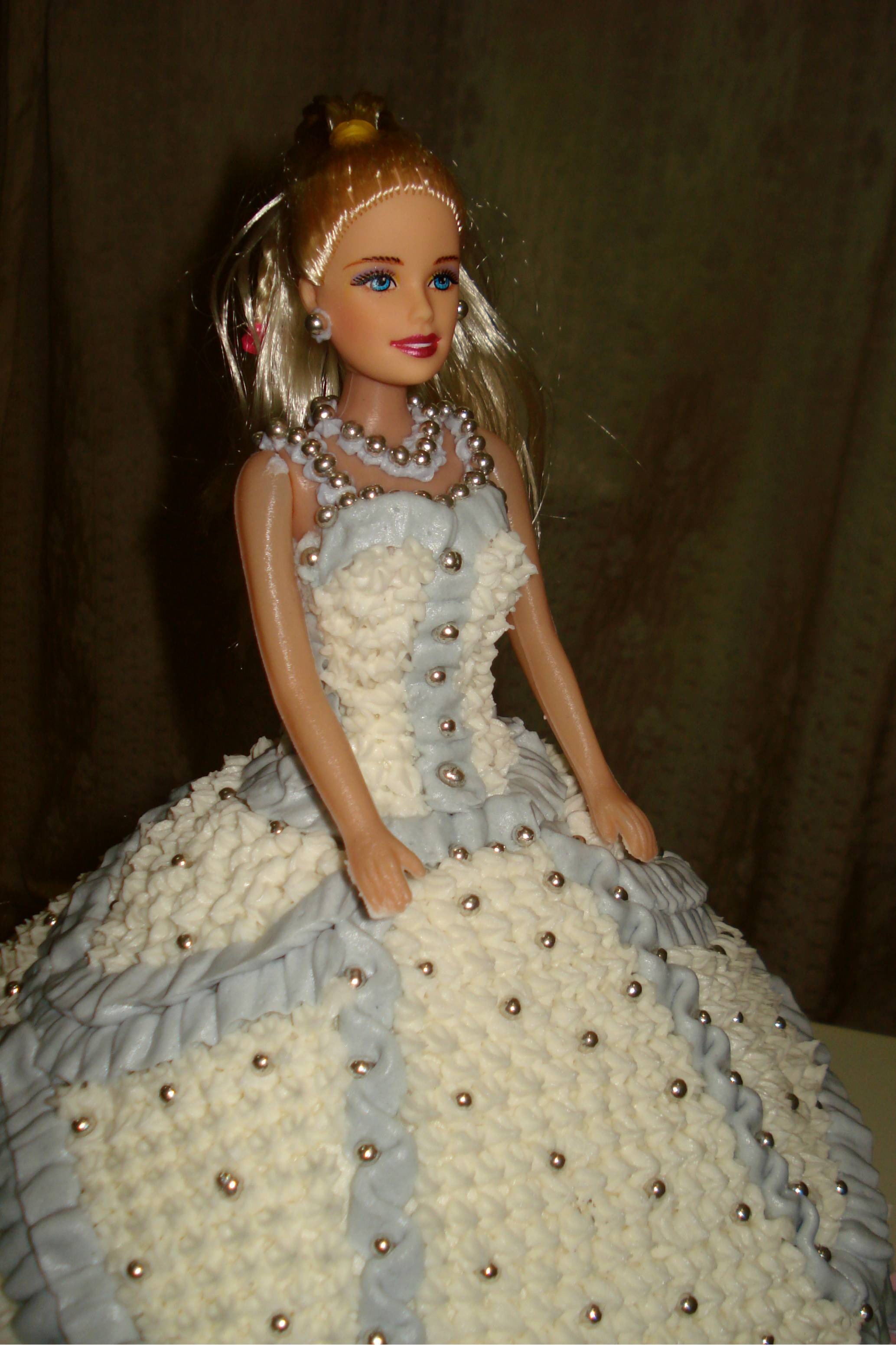 Detail Gambar Kue Ultah Barbie Buttercream Nomer 26
