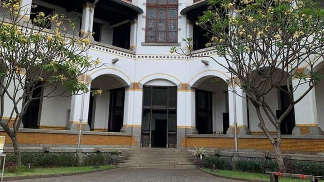 Detail Gambar Lawang Sewu Beserta Tulisan Semarang Nomer 21