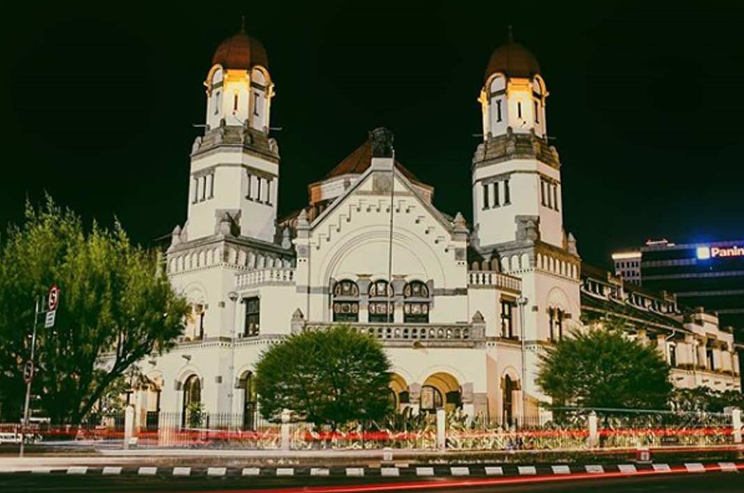 Detail Gambar Lawang Sewu Beserta Tulisan Semarangnya Nomer 3