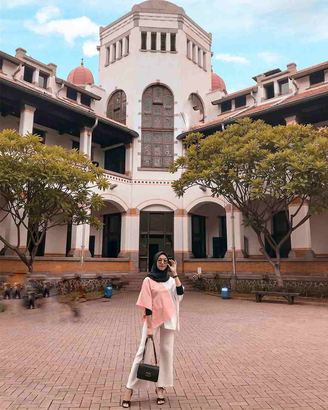 Detail Gambar Lawang Sewu Beserta Tulisan Semarangnya Nomer 4