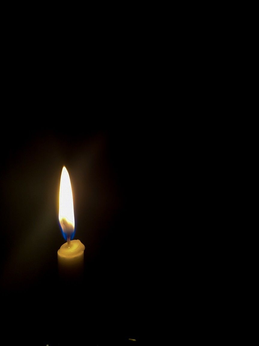 Detail Gambar Lilin Menyala Dalam Kegelapan Nomer 19
