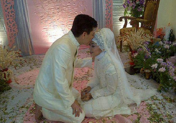 Detail Gambar Malam Pertama Pengantin Baru Nomer 27