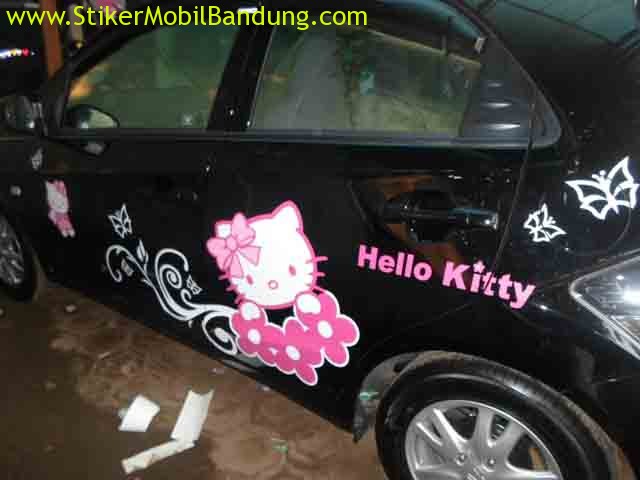 Detail Gambar Mobil Sedan Merah Skotlet Aneka Gambar Stiker Hello Kitty Nomer 13