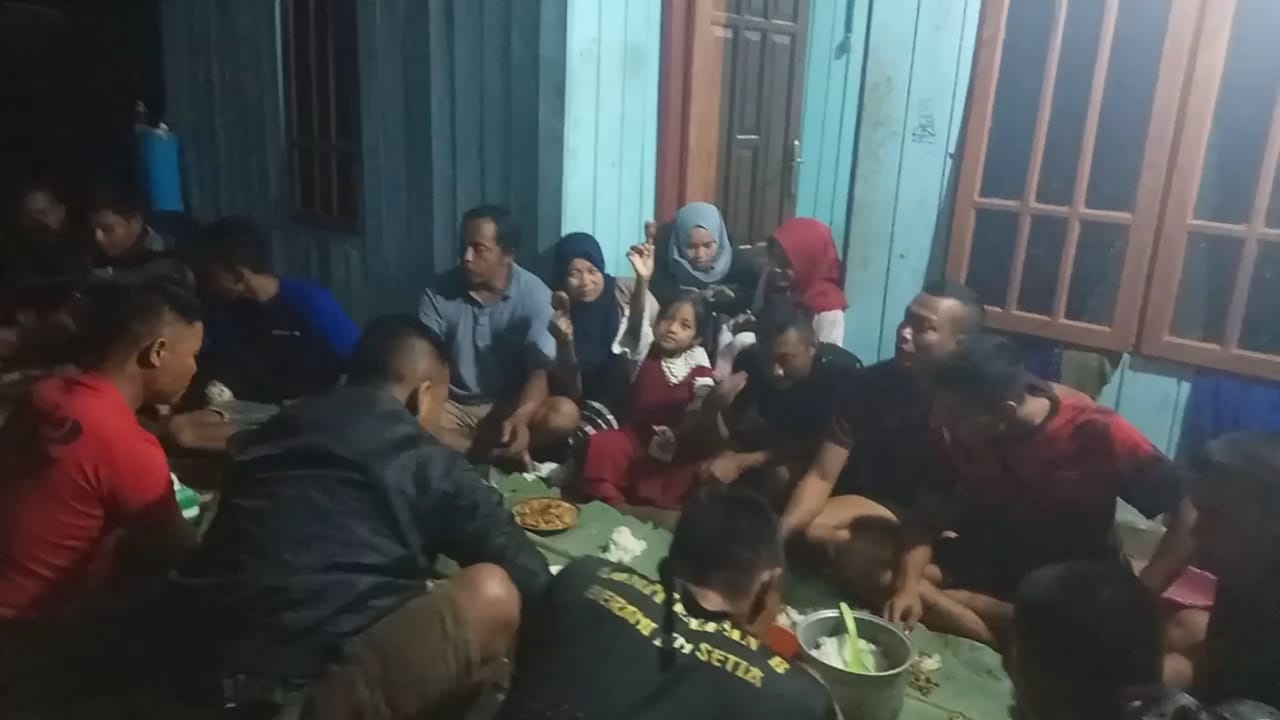 Detail Gambar Orang Kumpul Nomer 14