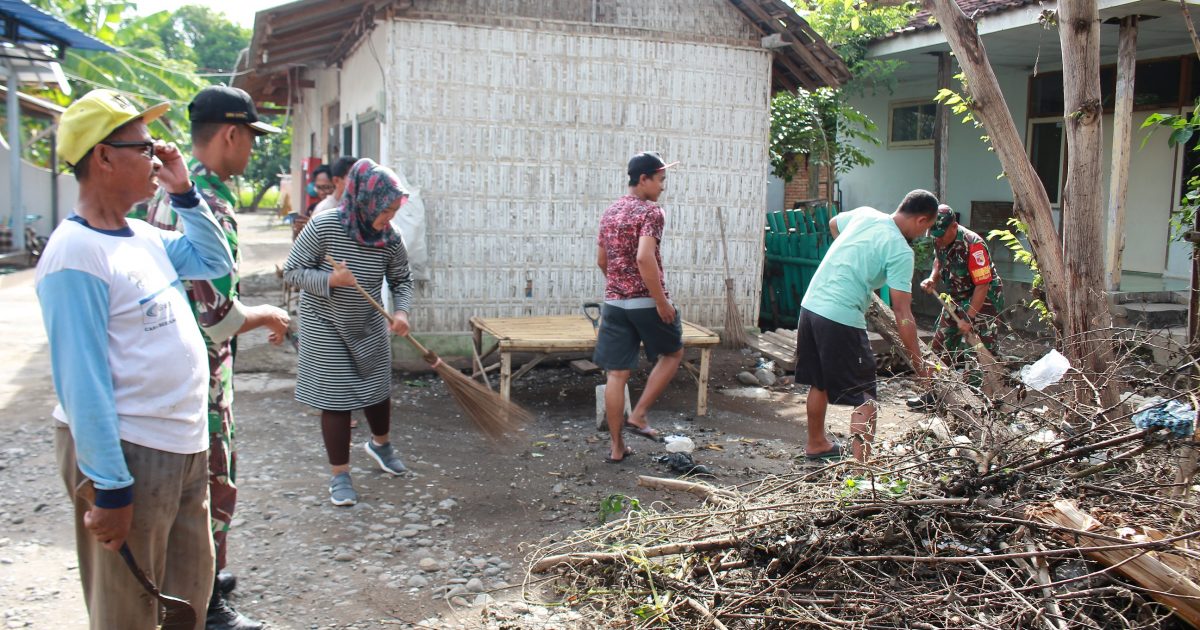 Detail Gambar Orang Lagi Kerja Bakti Nomer 10