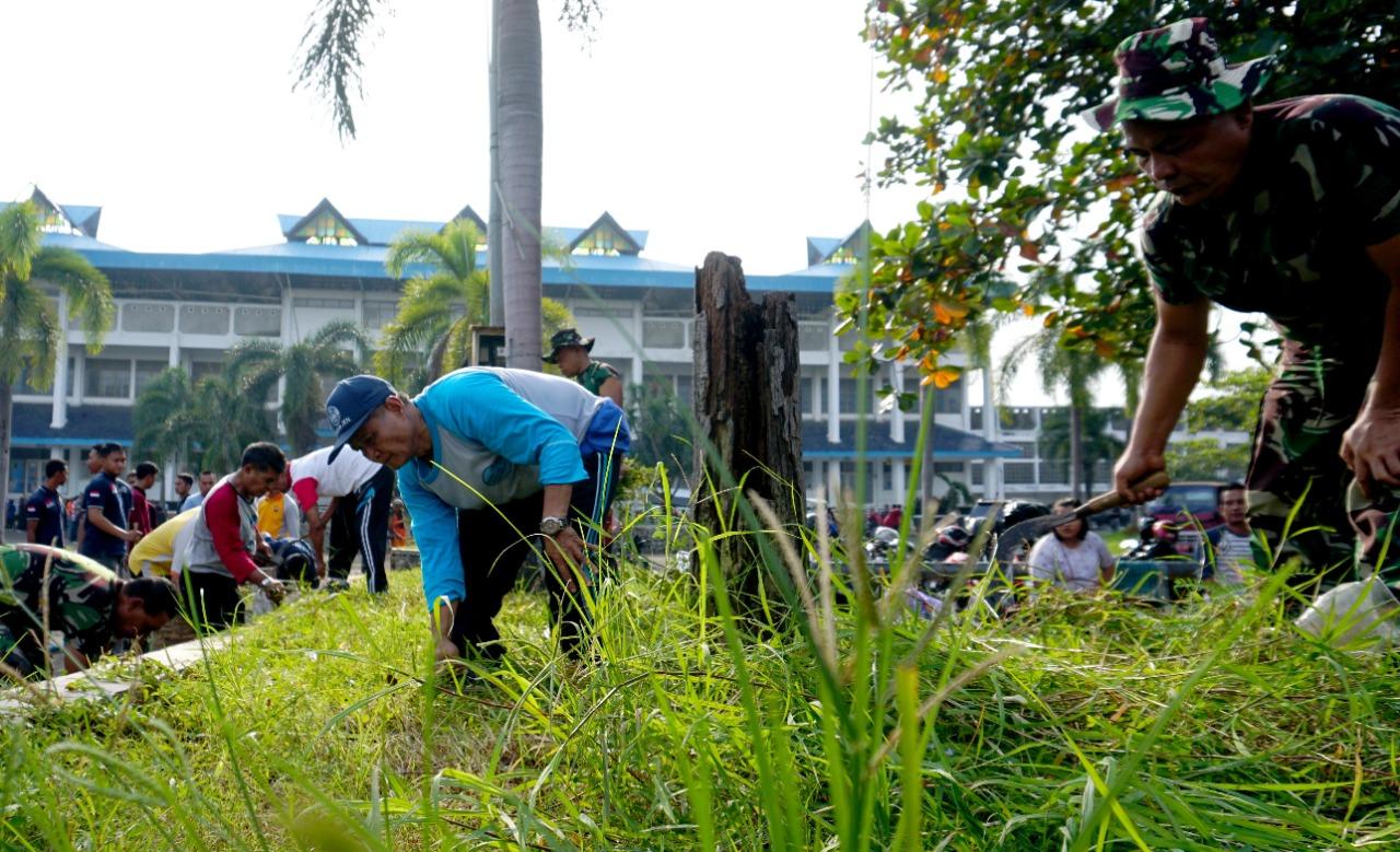 Detail Gambar Orang Lagi Kerja Bakti Nomer 22